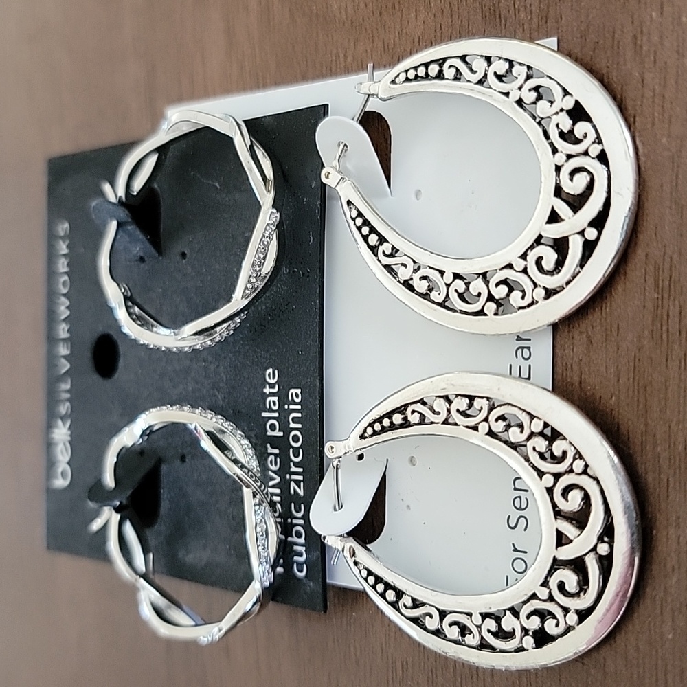2 pairs of Ear rings
